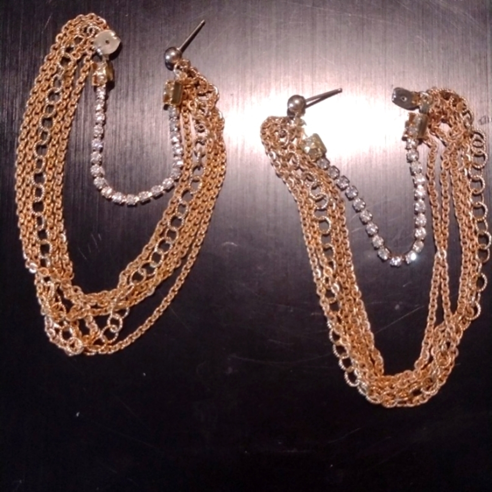 Pretty Earring Cuff With Chain - image 1